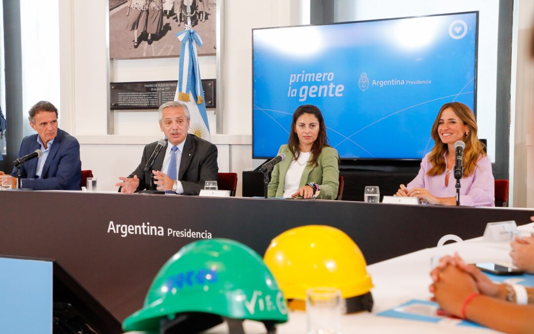 Con respaldo de la UOCRA, el gobierno puso en marcha el Programa Constructoras