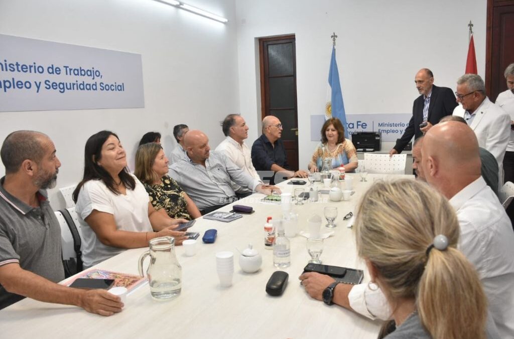 Estatales y docentes de Santa Fe recibieron una oferta del 40% y estarían cerca del acuerdo