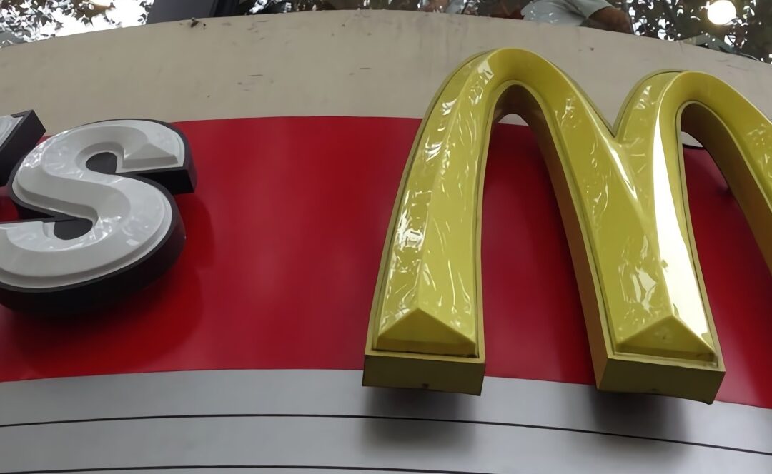 McDonald’s despidió sin indemnización a cinco empleadas que intervinieron ante una golpiza de dos clientas a otra compañera