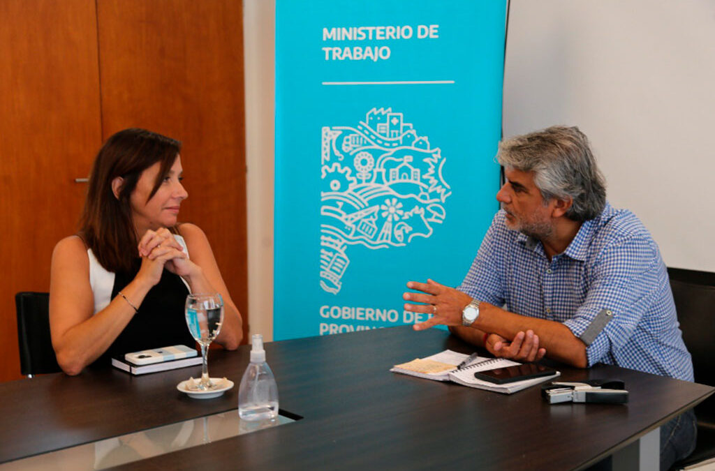 El Gobierno bonaerense y la UATRE avanzan en un plan habitacional para trabajadores rurales
