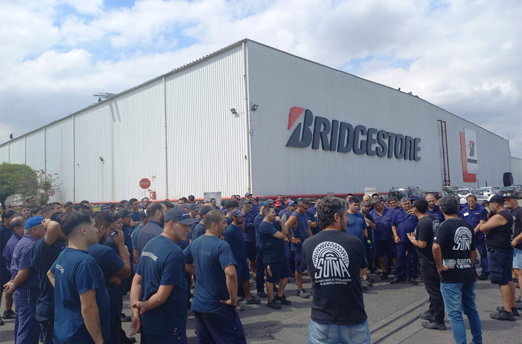 El Sindicato del Neumático paralizó Bridgestone luego del despido arbitrario de 8 trabajadores de la planta de Llavallol