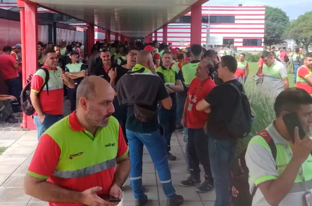 Asamblea permanente en la planta, ¿va a faltar Coca-Cola en Córdoba?