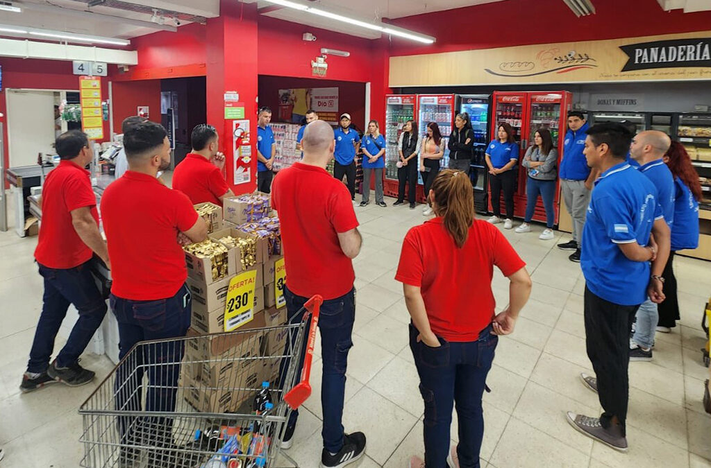Activan protestas en locales de Día% por trabajo no registrado y explotación laboral