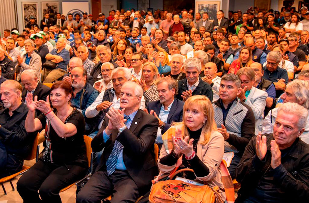 Dirigentes gremiales y políticos homenajearon a Alfonsín y Ubaldini