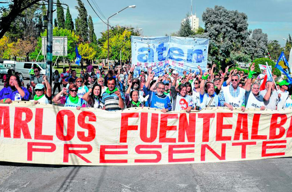 Paro y movilización de ATEN al cumplirse 16 años del asesinato del maestro Carlos Fuentealba