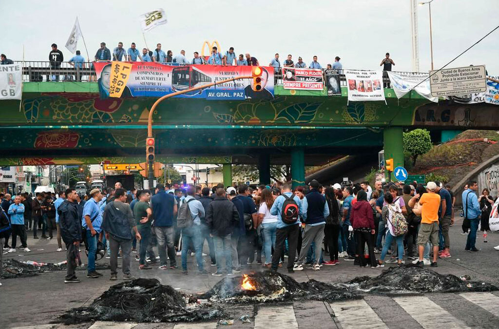 Qué líneas de colectivo funcionan hoy martes 4 de abril