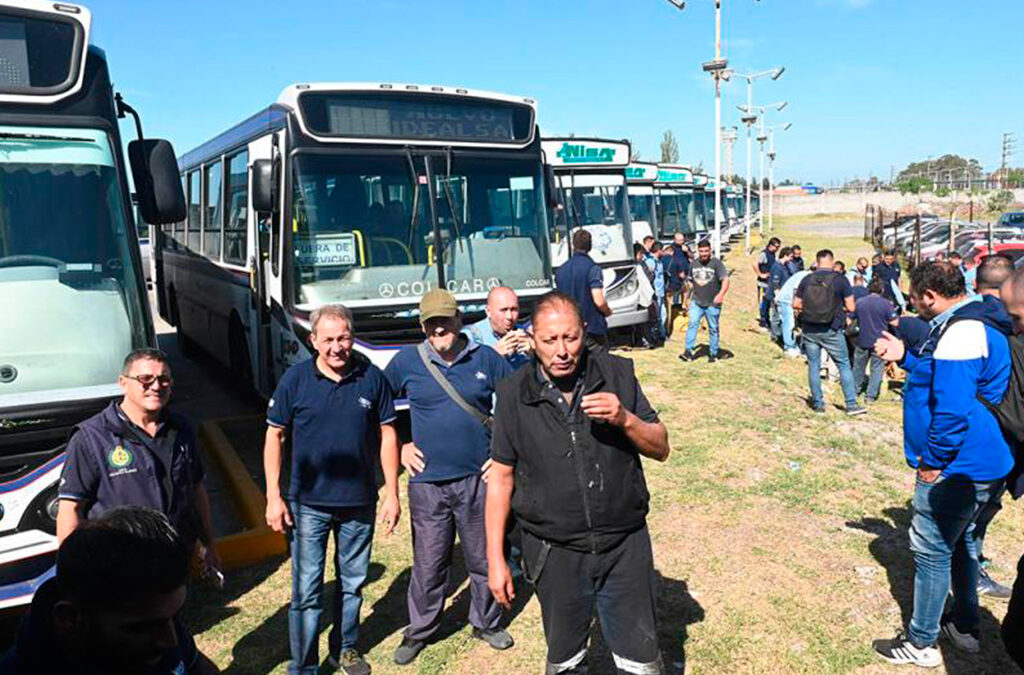 Se levantó el paro de colectivos tras la liberación de los choferes detenidos