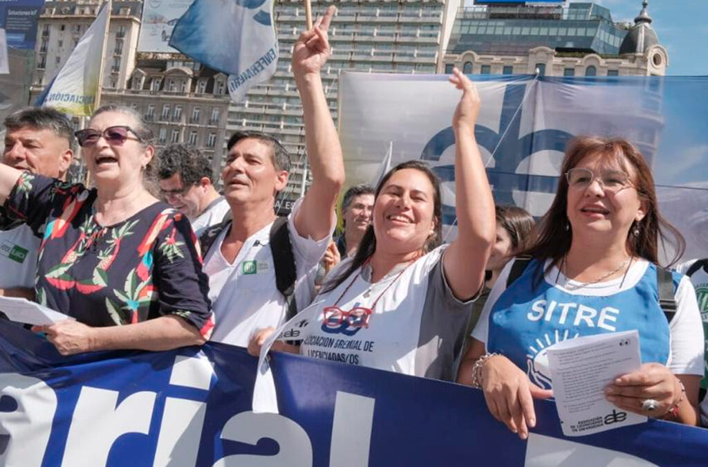 Trabajadores de la salud protestaron frente al Ministerio porteño del área por los recortes salariales a la enfermería en los Cesacs
