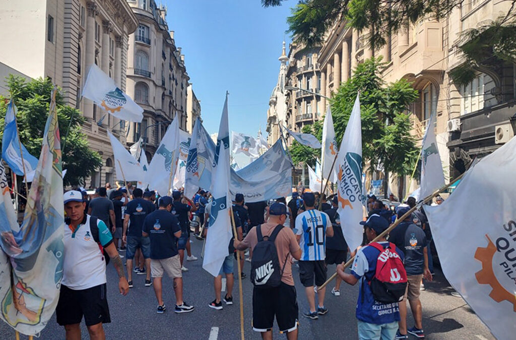 No quieren “paritaria a la baja”: Químicos y petroquímicos definieron un paro total para este miércoles