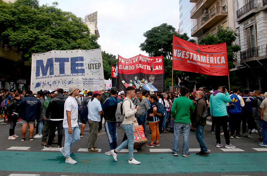 Tolosa Paz sube el tono de su pelea con el gremio de las organizaciones sociales y les pide «que gasten menos en movilización y en intentar instalar que somos el gobierno del ajuste»