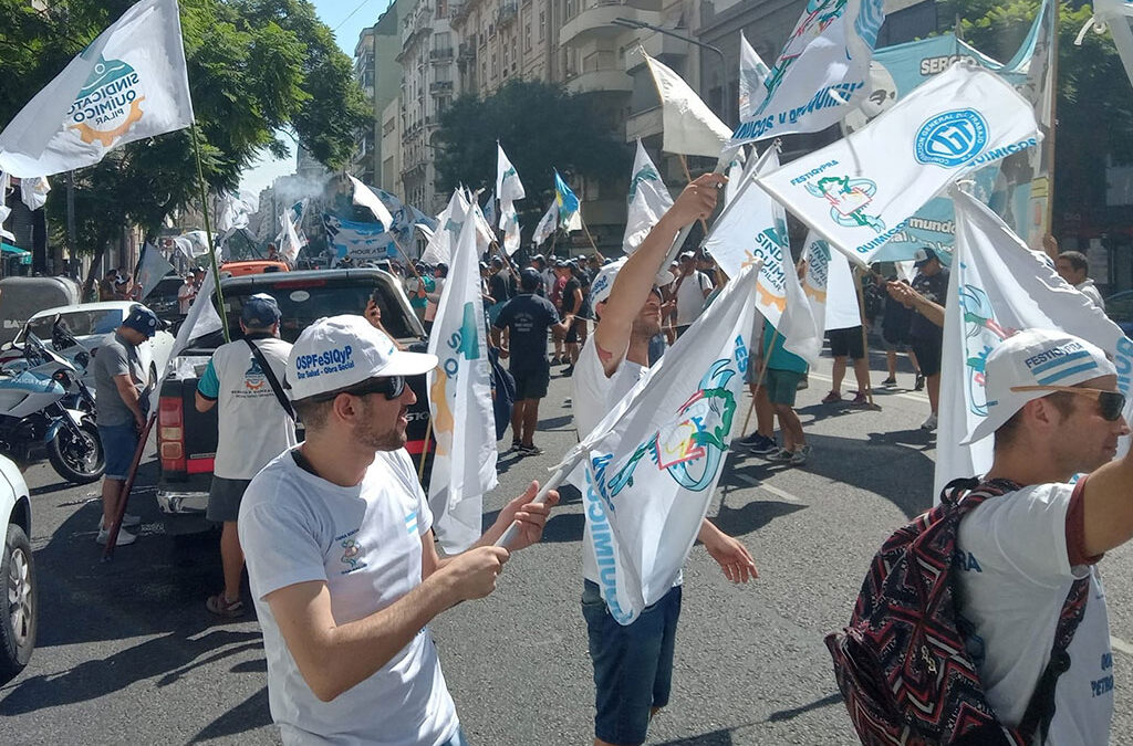 Químicos lograron mejorar la oferta patronal inicial y sellaron un preacuerdo paritario