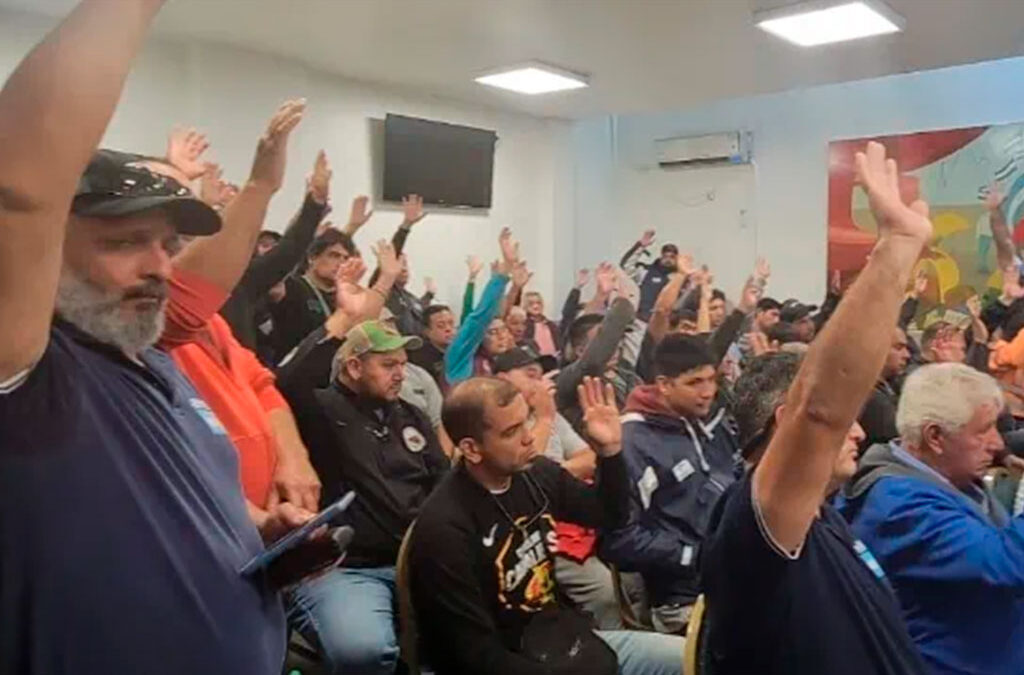 Huelga de portuarios paraliza los embarques en los puertos de Rosario