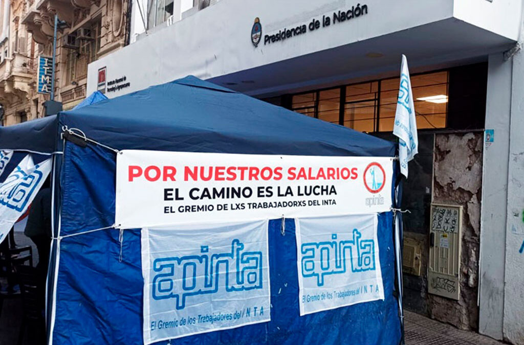 Intensifican las protestas: Trabajadores del INTA iniciaron un acampe para reclamar mejoras salariales