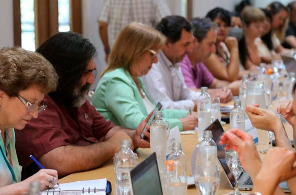 Estatales y docentes bonaerenses reabrirán paritarias la semana próxima