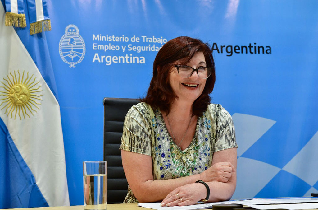 “Kelly” Olmos confirmó que “habilitamos todas las paritarias” y pide que sean por “períodos breves”