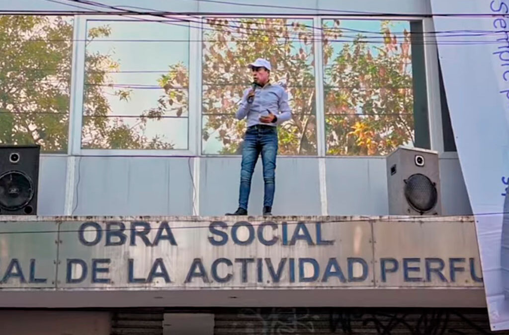 Sandoval renovó mandato en Perfumistas, apuntó a las multinacionales y calentó la previa de las paritarias del sector