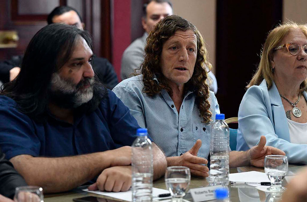 Los gremios docentes le pidieron al Gobierno de Kicillof una «urgente» readecuación del acuerdo salarial