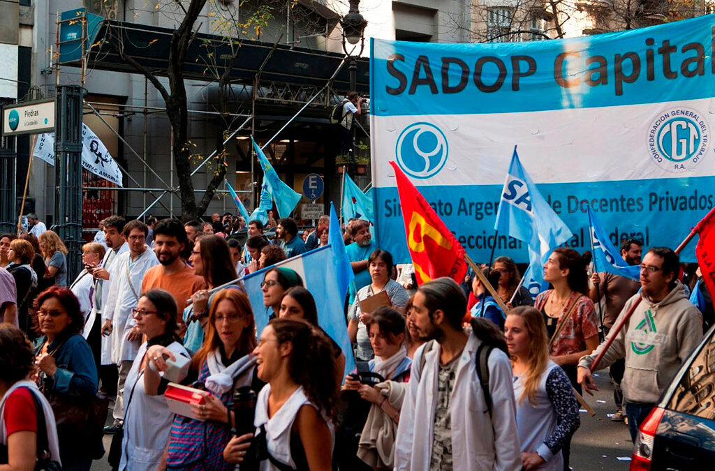 Docentes privados porteños paran por «salarios dignos»