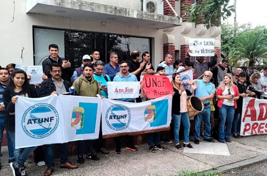 Docentes y no docentes de la UNaF movilizaron por aumento salarial