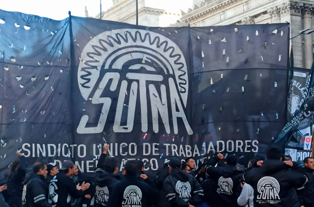 Trabajadores del SUTNA protestaron contra la denuncia de Bridgestone a su líder sindical