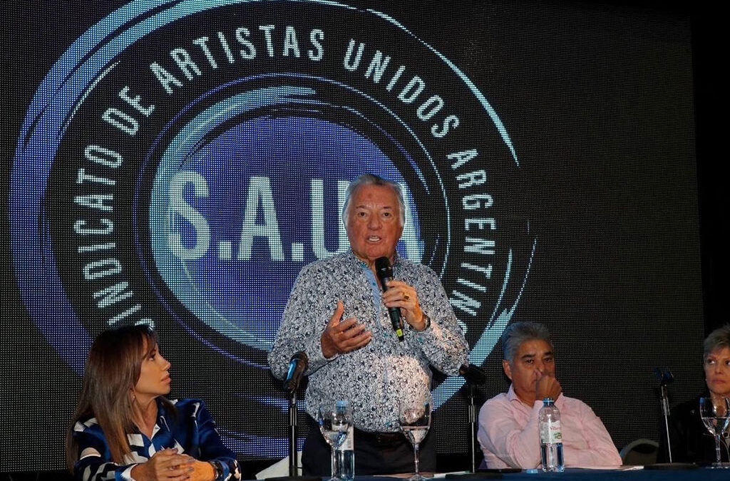 Con el padrinazgo de Barrionuevo, se presentó el nuevo sindicato de artistas