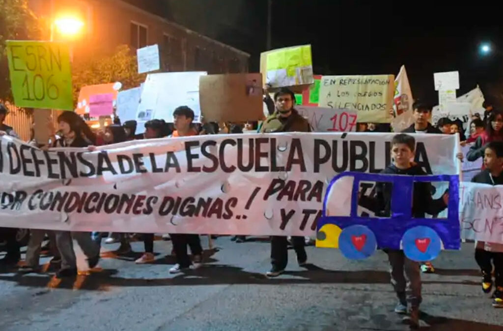 Cientos de estudiantes marcharon en «defensa de la educación pública» en Roca