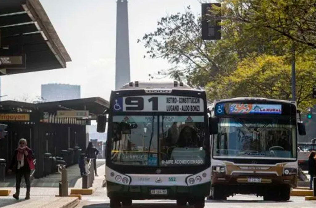 El Gobierno destrabó el conflicto y este martes habrá colectivos en todo el país