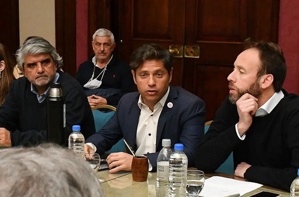 Kicillof oficializó ascensos para estatales bonaerenses: qué dice el decreto