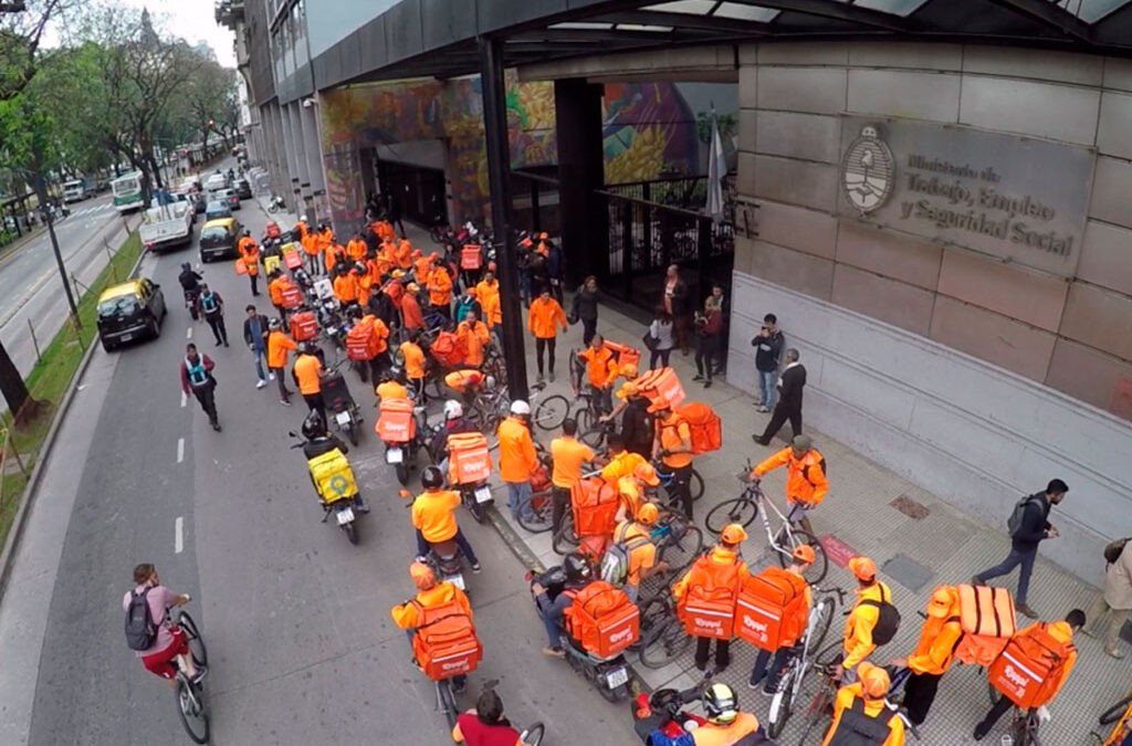 La ITF realizará un Foro sobre trabajadores en plataformas digitales y los peones de taxis reclaman «que UBER cumpla con la ley»