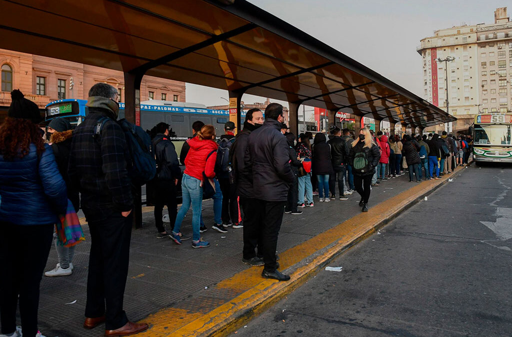 Paro de colectivos de hoy 22 de junio: qué servicios están interrumpidos tras la decisión de la UTA