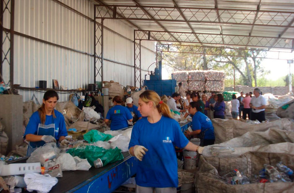 Acuerdo con el Ministerio de Trabajo para capacitar a 30 cooperativas en la gestión de residuos