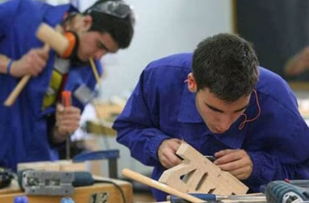 Trabajo: los jóvenes triplican el nivel de desempleo mientras que 7 de 10 empresas rechazan contratar adultos mayores