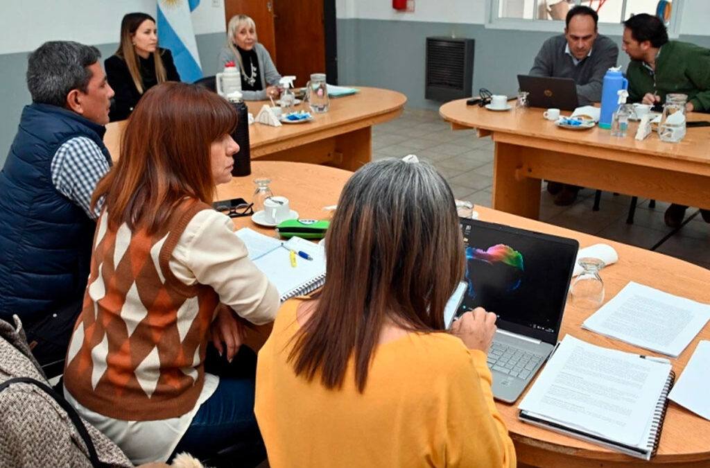 Paritarias en Río Negro: el gobierno convocó a los gremios y ATE decidió levantar el paro