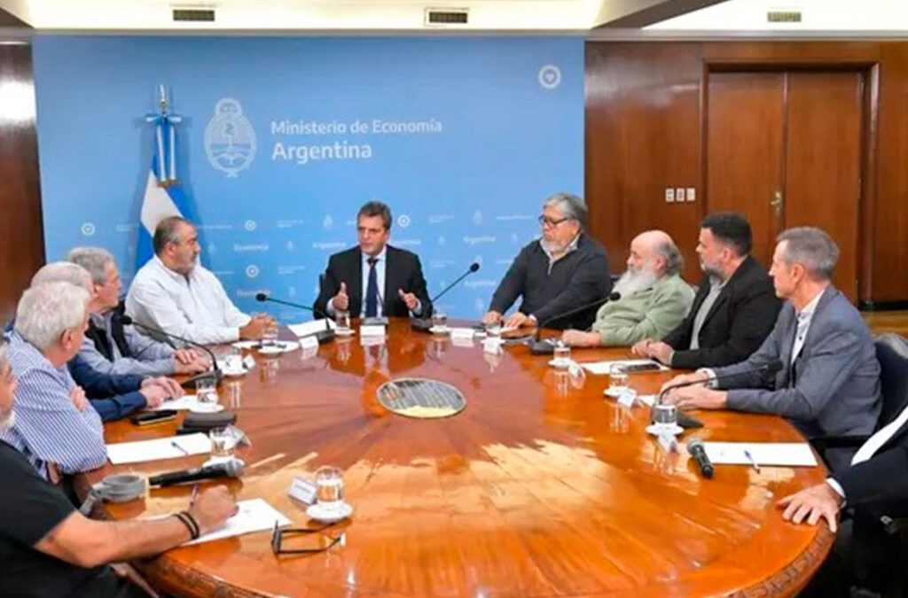 La CGT se encolumna detrás de Sergio Massa y le prepara un acto de presentación para este mes