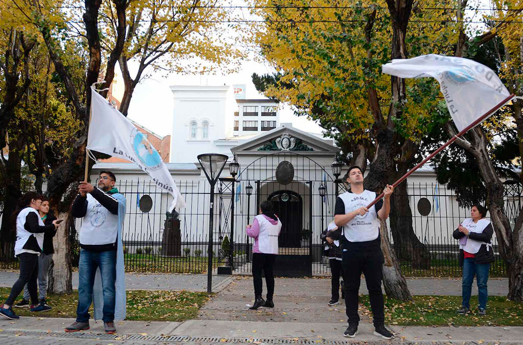 Docentes cumplirán esta semana 60 días de huelga en reclamo salarial