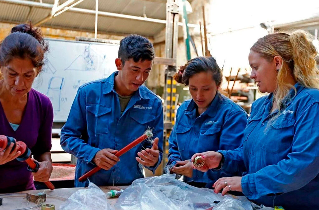 Aumento del empleo formal y baja de la subocupación en Buenos Aires
