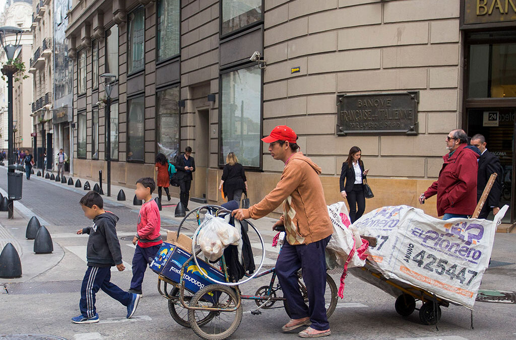 Por el crecimiento de la informalidad laboral, auguran una suba de la pobreza