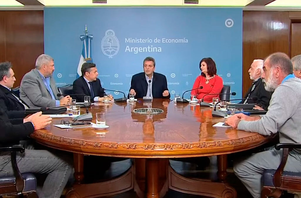 El gobierno dispuso que los empleados afectados por la falta de colectivos no perderán el presentismo