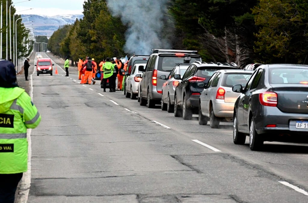 Se levantó el corte en la ruta al aeropuerto de Bariloche, aunque anticiparon nuevas medidas