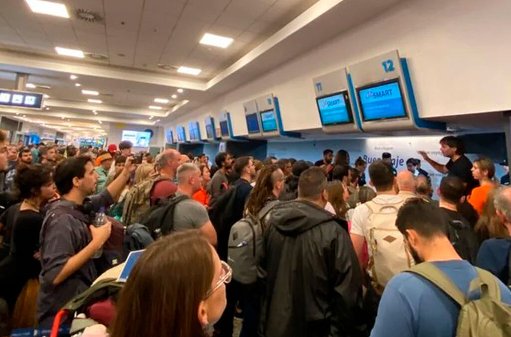 Demoras y cancelaciones en Aeroparque: hay al menos 3.000 pasajeros afectados por una medida de fuerza gremial