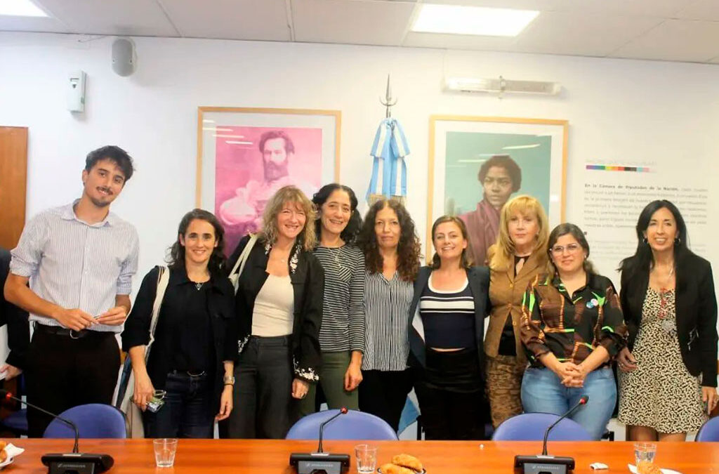 Sistema Integral de Cuidados: Representantes de todo el espectro sindical respaldaron el proyecto de ley