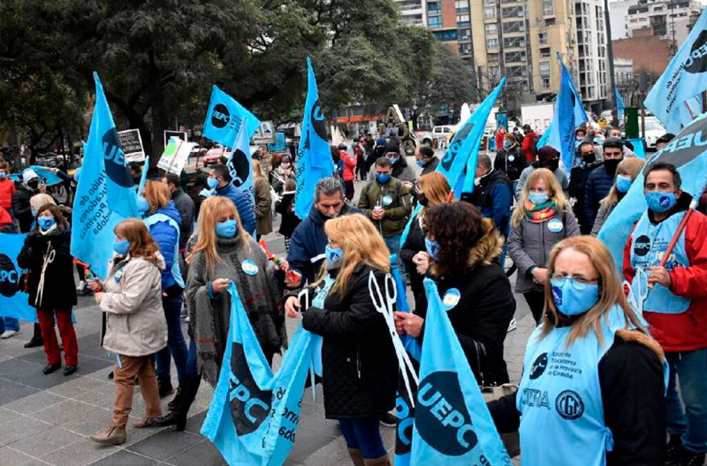Docentes de todo el país avanzan por paritarias: en Córdoba exigen la reapertura urgente