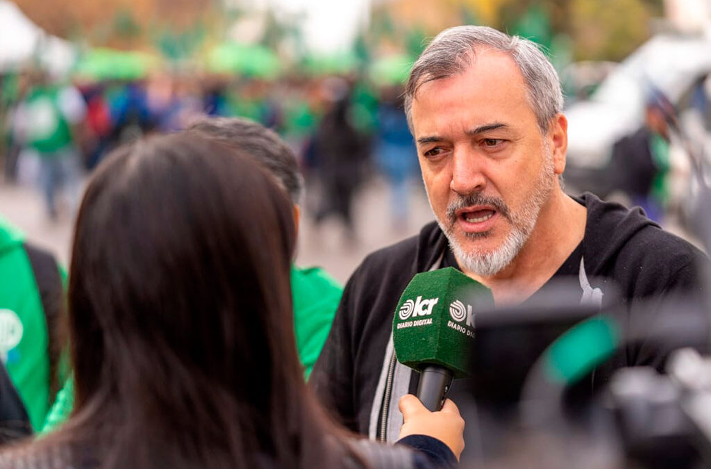 Tras imponerse en las elecciones de ATE, Aguiar exigió “suma fija” y “urgente reapertura”
