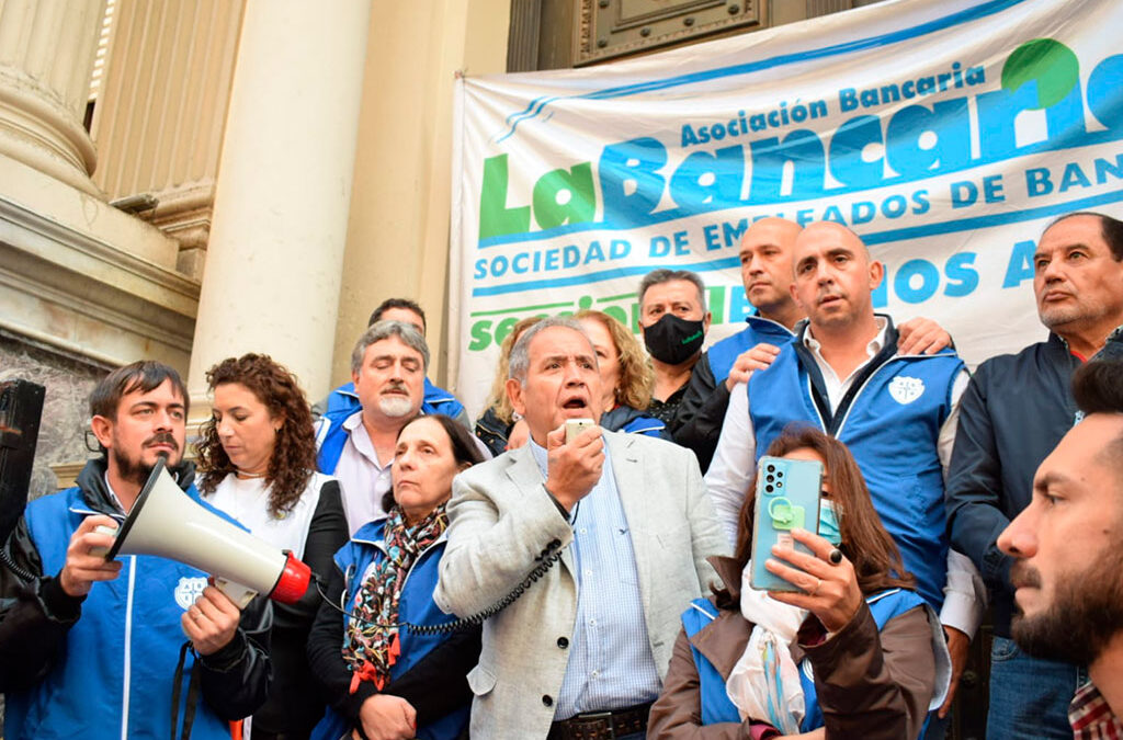 Palazzo pidió reabrir la paritaria de los bancarios: «Es imprescindible»