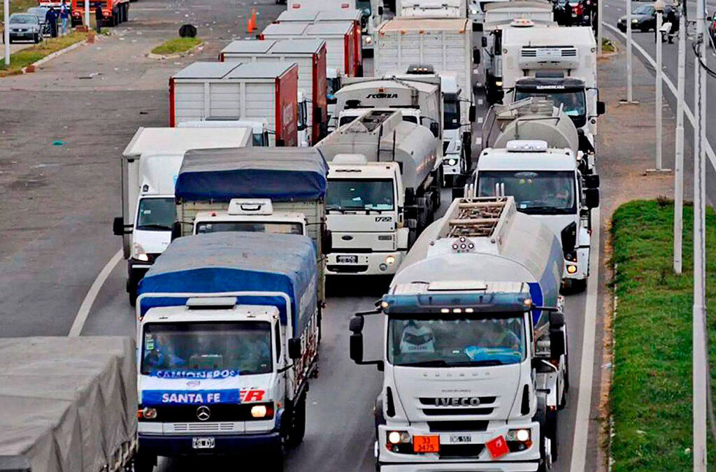 Moyano no alcanzó un acuerdo paritario anual, pero continúa las negociaciones informales y ya explora la chance de una suba trimestral para los camioneros