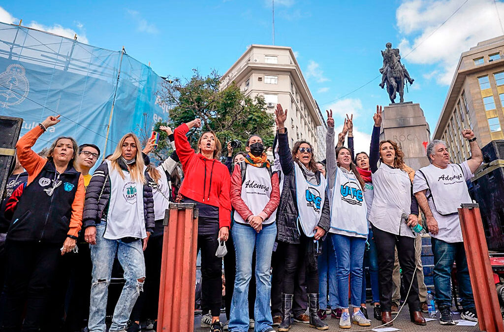 Docentes porteños acordaron una suba del 15% y el básico arrancará en $210 mil