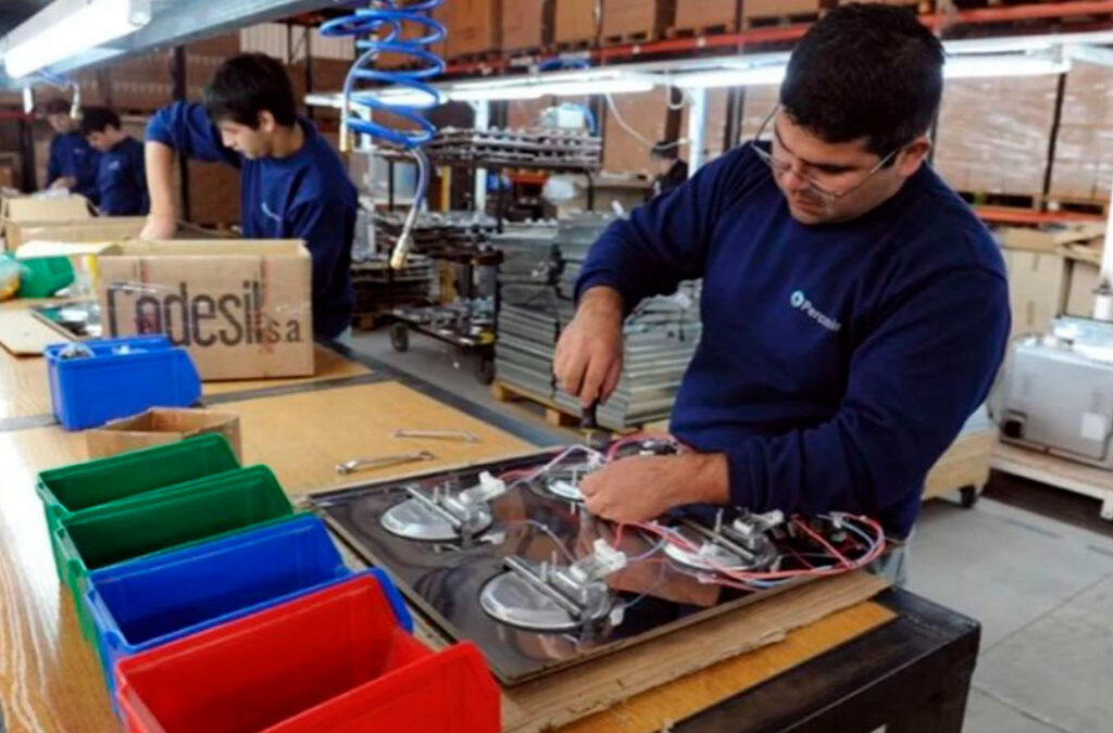 El empleo formal y registrado acumuló 35 meses consecutivos al alza