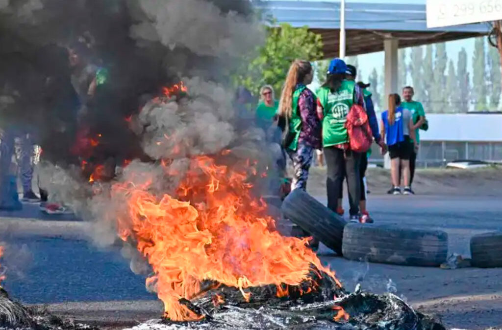 Cortes en Viedma, Bariloche y puentes Cipolletti – Neuquén, este lunes: ATE protesta por las paritarias