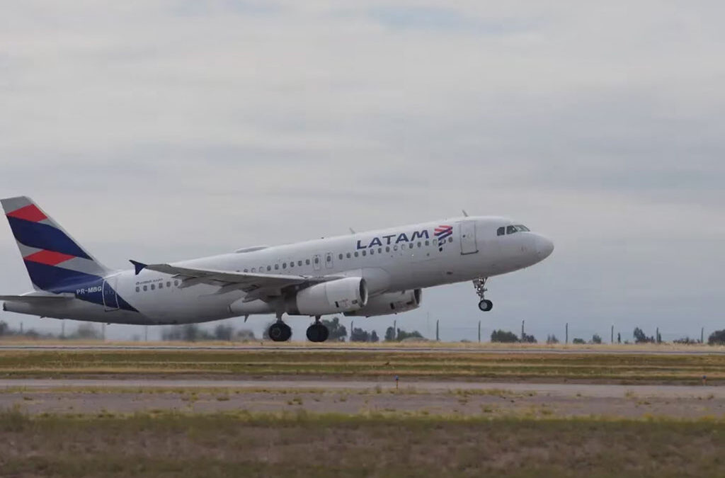Un reclamo gremial provoca demoras en vuelos de Latam en el aeropuerto de Mendoza