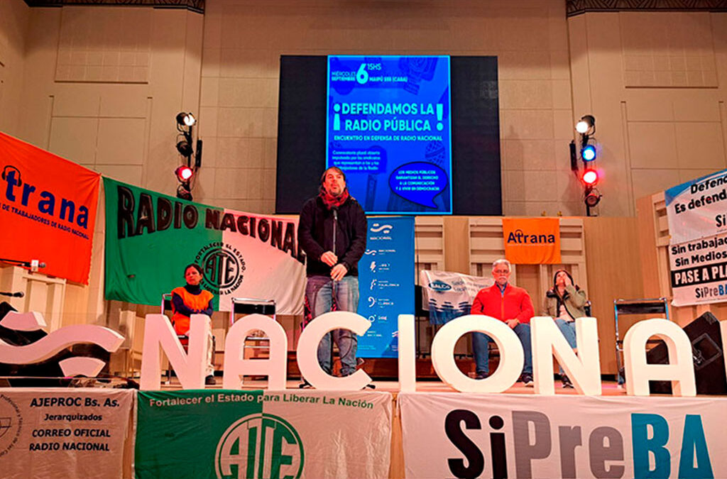 Sindicatos organizaron un acto en defensa de la radio pública